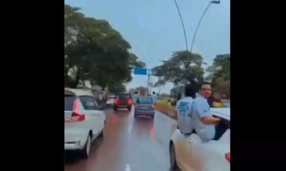 Some Youth dangerous Feets in Mumbai on a  Car video Shared by Citizen on Twitter Getting Viral