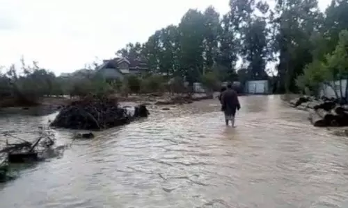 Sudden Heavy Water Floods in Baramulla Jammu Kashmir | National News Today Sudden Heavy Water Floods in Baramulla Jammu Kashmir | National News Today