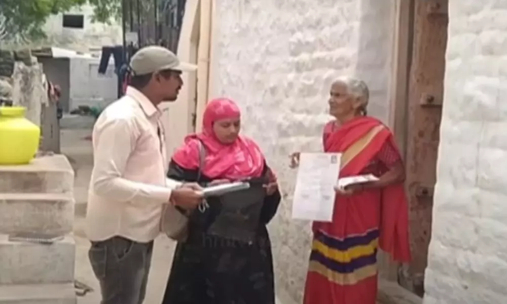 80 Years Old Woman not Getting YSR Pension Kanuka because of 16 Years Age on Aadhar Card | AP News Today