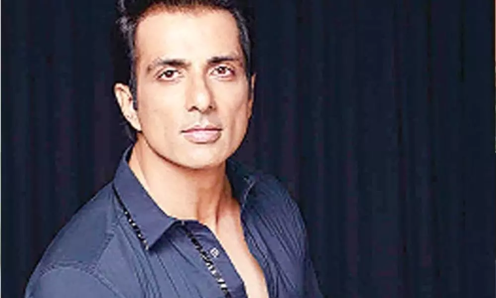 IT Raids at Bollywood Actor Sonu Sood House and Offices | Cinema News Today