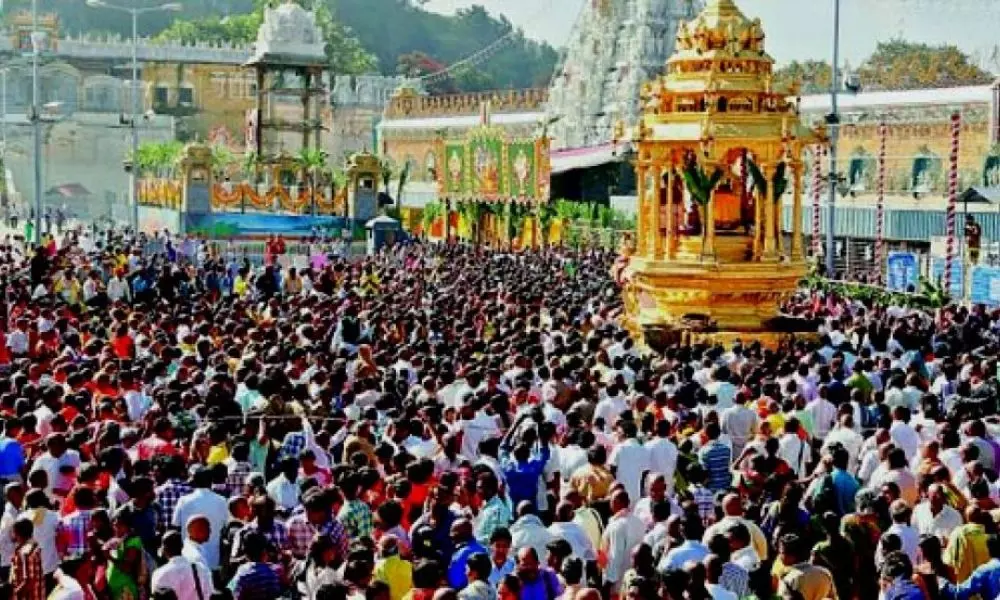 Huge Public Rush At Tirumala Temple