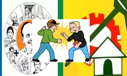 Fight Between YCP and TDP Activist in Ganesh Immersion at Guntur