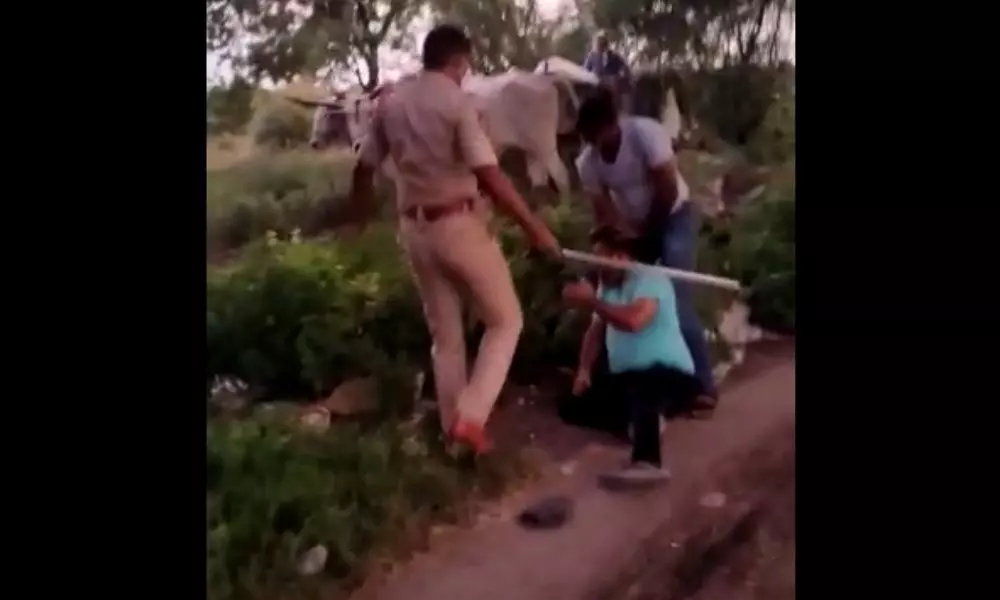 Sub Inspector Beat Up Man In Gadwal District
