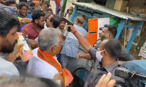 Ruckus During BJP Campaign in Bhabanipur Bypoll Ruckus During BJP Campaign in Bhabanipur Bypoll