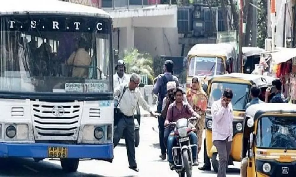 Sajjanar Orders to do Not Stop Buses in the Middle of Road