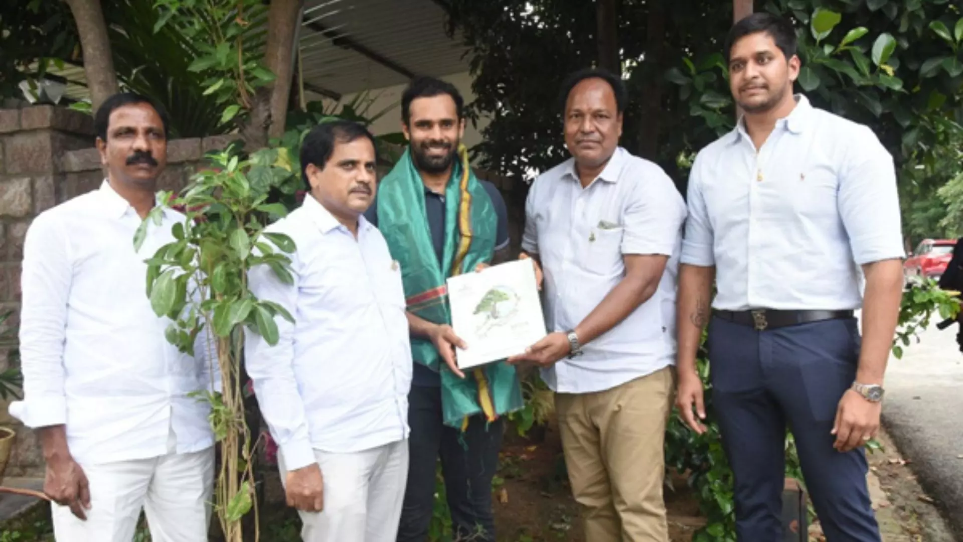 Indian Cricketer Hanuma Vihari Participated in Green India Challenge