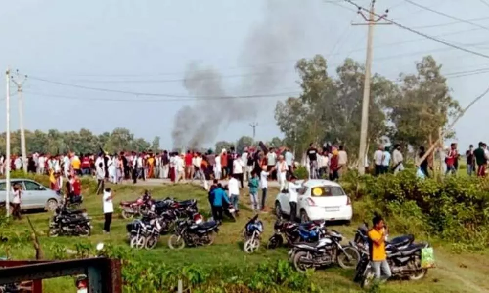 Violence Takes Place while Farmers Protesting in Uttar Pradesh Lakhimpur Kheri | Uttar Pradesh Latest News Today