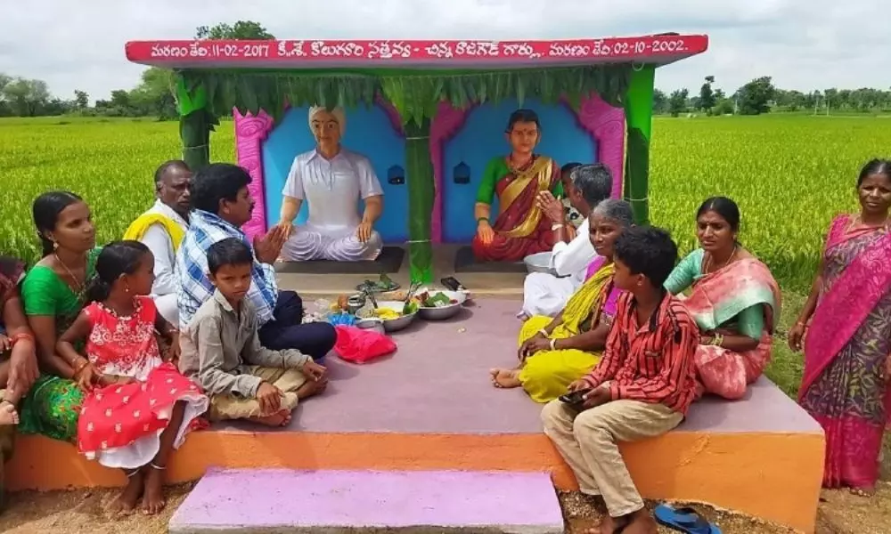 Sons who Built a Temple for Their Parents in Dubbak Siddipet district | Telugu Online News