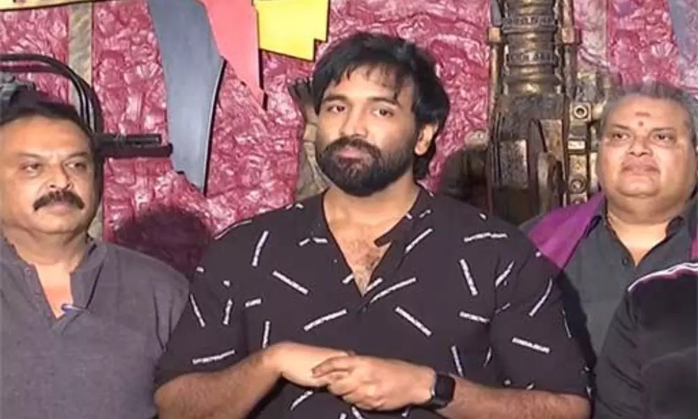 Manchu Vishnu Slams Prakash Raj