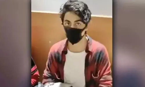 There is No Way to Shah Rukh Khan to save his Son Aryan Khan Know About the Cruise Ship Drugs Case