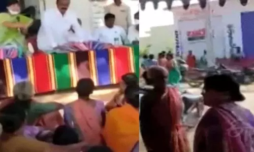 Bathukamma Sarees : చీరలు నచ్చకుంటే వెళ్లిపోండి.. మహిళలపై ఎంపీపీ ఆగ్రహం