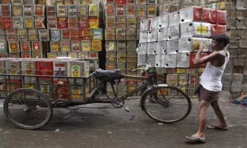 India Cuts Import Taxes on Vegetable Oils