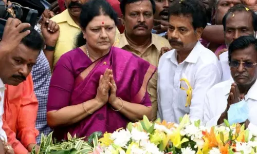 Sasikala Plans to Re-Enters Into Politics Sasikala Plans to Re-Enters Into Politics