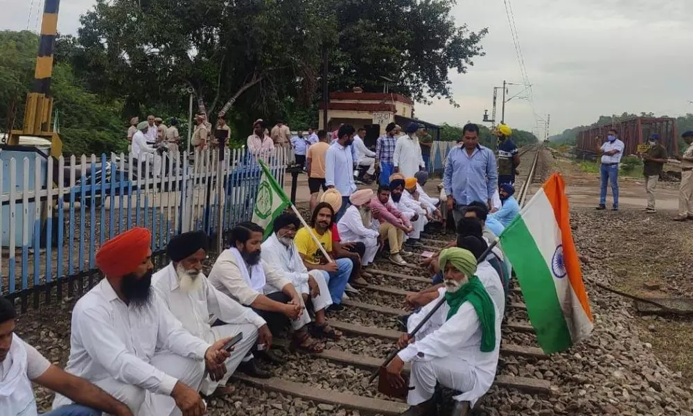 Farmers Rail Roko for 6 Hours in Protest of Lakhimpur Kheri Incident