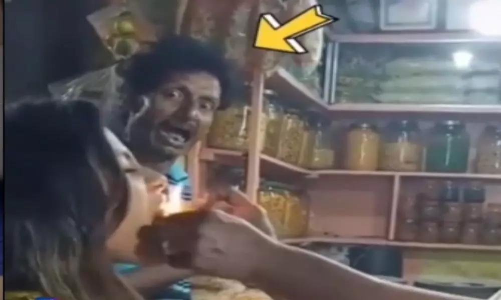 The Shop Owner was Shocked to See the Young Woman Eating Fire Paan Viral Video