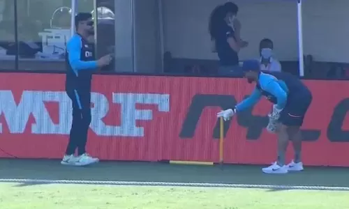 Team India Mentor MS Dhoni Keeping Tips to Rishabh Pant