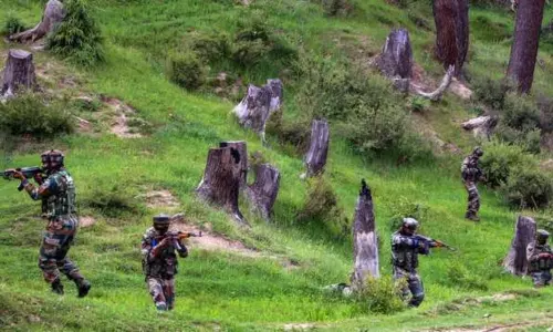 బాంబుల మోతతో దద్దరిల్లుతున్న జమ్మూకశ్మీర్.. పలు ఉగ్రస్థావరాలను పేల్చేసిన భారత సైనికులు