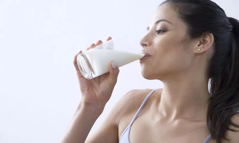 Milk is Better to Drink in the Morning or at Night