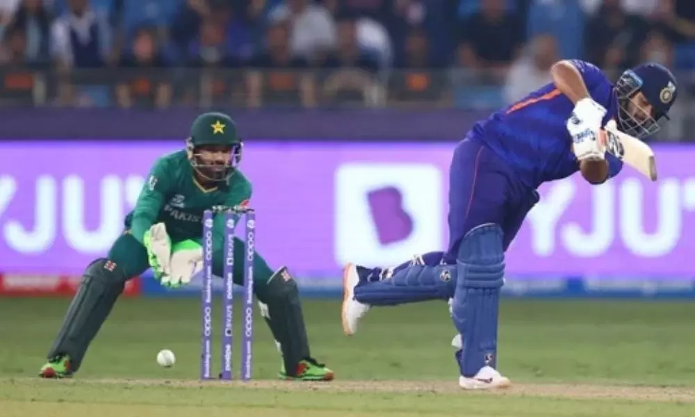T20 WC 2021 IND Vs PAK India Lose Fourth Wicket with Rishabh Pant