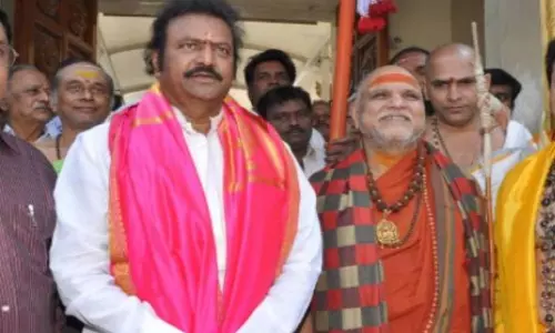 Mohan Babu Meets Swaroopanandendra Swamy in Hyderabad