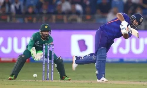 T20 WC 2021 IND Vs PAK India Lose Fourth Wicket with Rishabh Pant T20 WC 2021 IND Vs PAK India Lose Fourth Wicket with Rishabh Pant