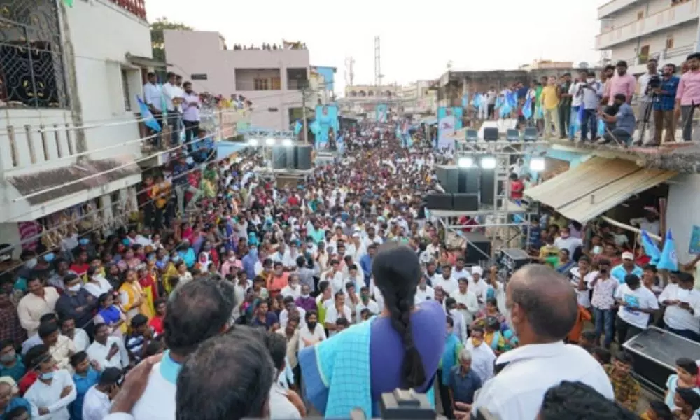 Sharmila 6th Day Praja Prasthanam Padayatra Started from Tummaluru Rangareddy District
