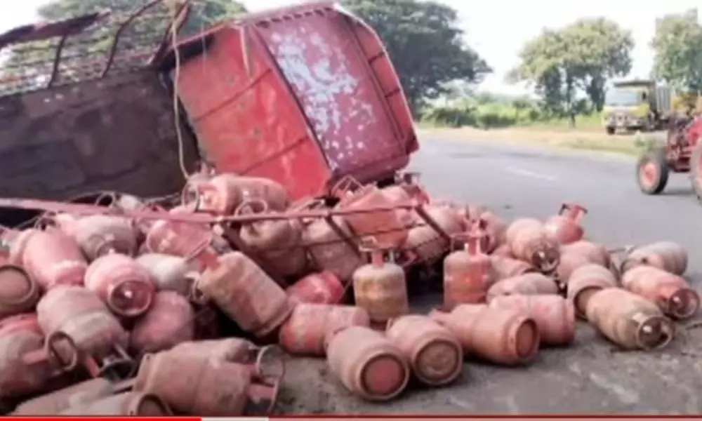 Gas Cylinder Lorry Overturned in Tallada Khammam District