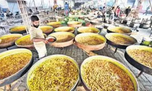 TRS Party Plenary 33 types of Special Dishes for Guests | Telangana Latest News