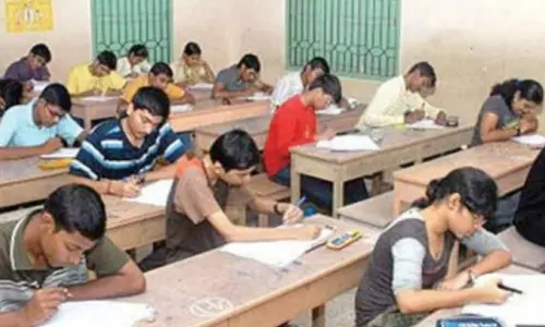 Inter Exams: ప్రిపేర్ కాలేదంటున్న విద్యార్థులు Inter Exams: ప్రిపేర్ కాలేదంటున్న విద్యార్థులు