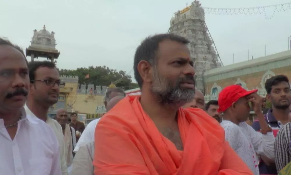 Paripoornananda Swami Visits Tirumala Temple