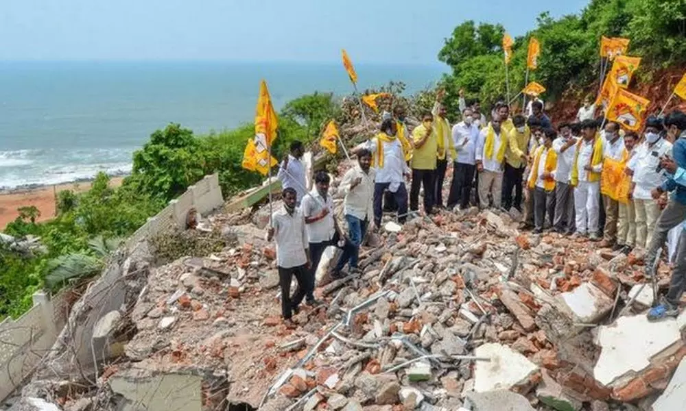 TDP Leaders Protest  in Visakhapatnam