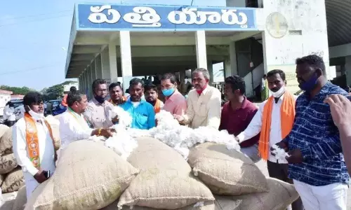 Cotton Price was Rs 7960 Per Quintal at Enumamula Agriculture Market Warangal on 26 10 2021