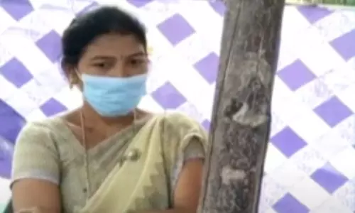 Kamalapur ZPTC Kalyani was Caught with Money during Vehicle Inspections at Ambala Check Post in Hanamkonda