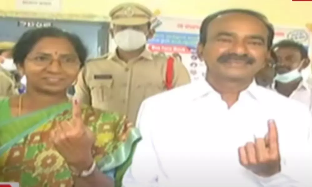 BJP Candidate Etela Rajender Casted his Vote in Kamalapur Booth no 262 in Huzurabad By-Election