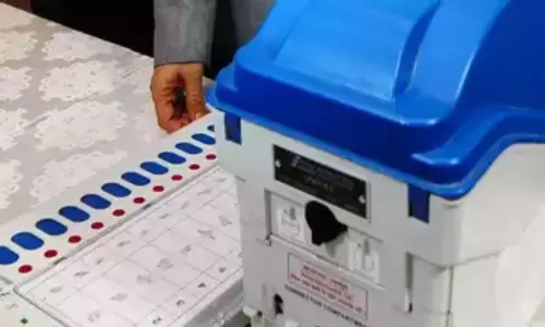 BJP and Congress Leaders Alleges that VVPATs and Electronic Voting Machines were Moved in car Without Security