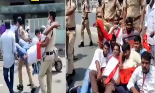 Youth Congress Leaders Besiege the Pragati Bhavan