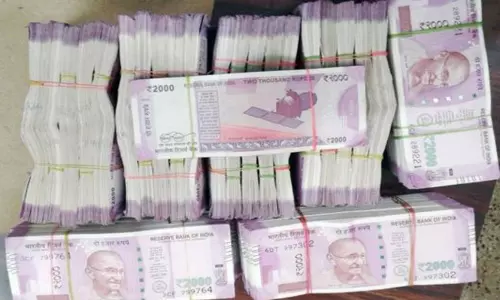Police Seized 60 lakh from two Persons in Tirupati Bus Stand Police Seized 60 lakh from two Persons in Tirupati Bus Stand