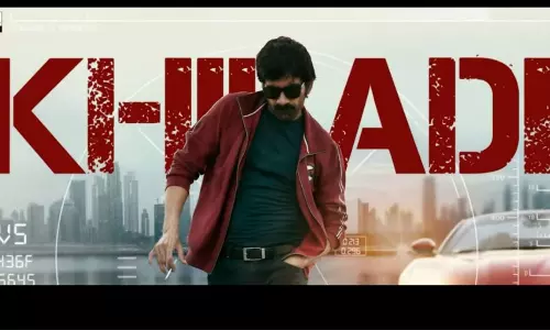 Khiladi Title Song: డేంజర్ తో డేటింగ్ అంటూ ఖిలాడిగా వచ్చేసిన మాస్ మహారాజ్