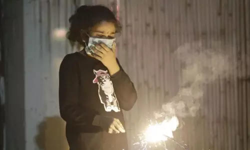 Eye Problems Due to Diwali Crackers in Hyderabad | Telugu Online News