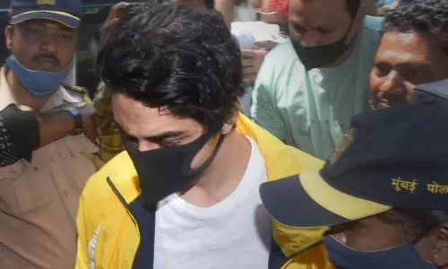 Aryan Khan Went to NCB Office to Sign | Mumbai Drugs Case