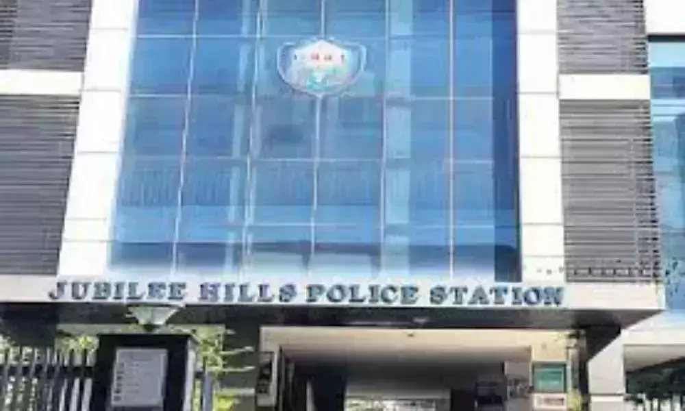 2 Boys Recorded Video while a Girl Changing Cloths in H & M in Jubilee Hills Hyderabad 2 Boys Recorded Video while a Girl Changing Cloths in H & M in Jubilee Hills Hyderabad