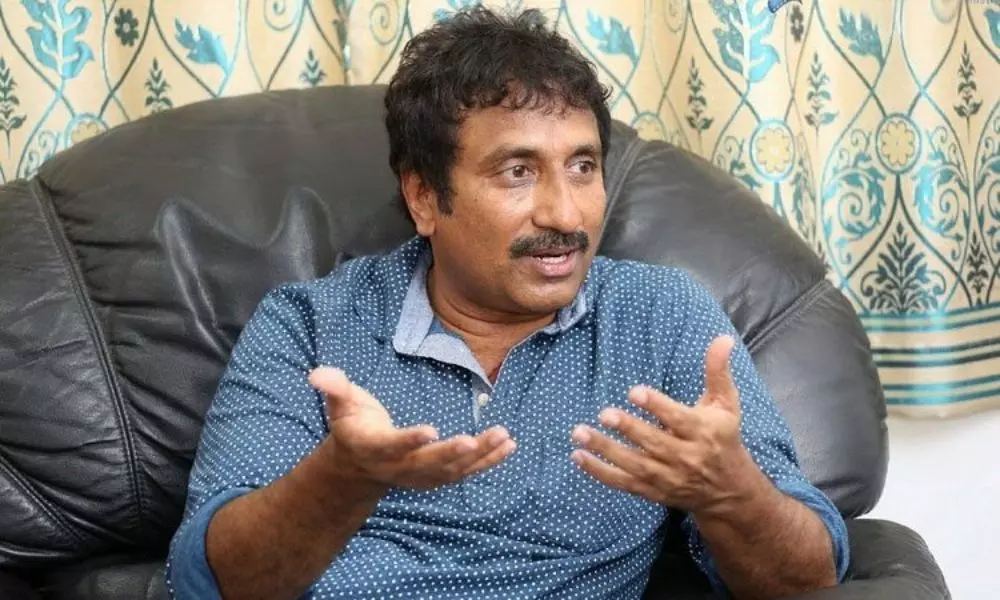 Srinu Vaitla says in an Interview that Andarivaadu Movie Story is not Mine