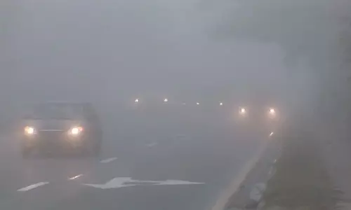 Temperature Rapidly Decreasing in the Night Time in Telugu States and Early Morning Thick Fog is Forming | Live News