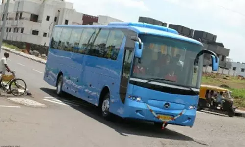 Private Travels Bus Driver and Cleaner Cheating 64 Labours from Assam and Bihar in Narketpally Nalgonda Private Travels Bus Driver and Cleaner Cheating 64 Labours from Assam and Bihar in Narketpally Nalgonda