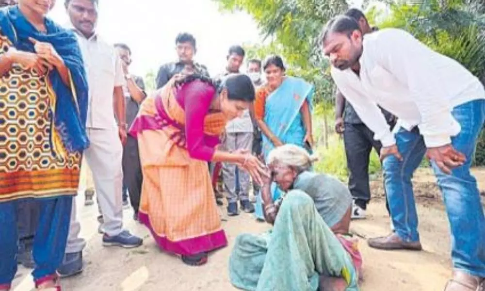 YSRTP Chief  Sharmila 19th day Praja Prasthanam Padayatra in Munugodu Constituency