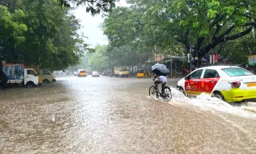Meteorological Department announces Red Alert in Chennai | Heavy Rains in Chennai Meteorological Department announces Red Alert in Chennai | Heavy Rains in Chennai