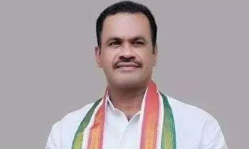 Unknown People Cutting the Congress Senior Leader Komatireddy Venkat Reddy Flexis
