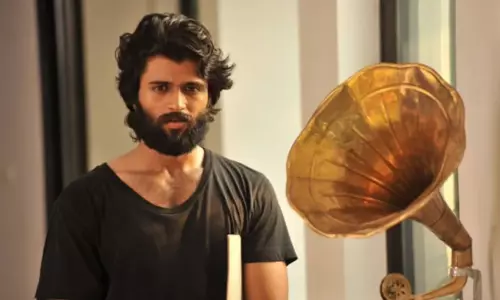 Vijay Deverakonda Shares his Love Breakup in Pushpaka Vimanam Movie Chit Chat