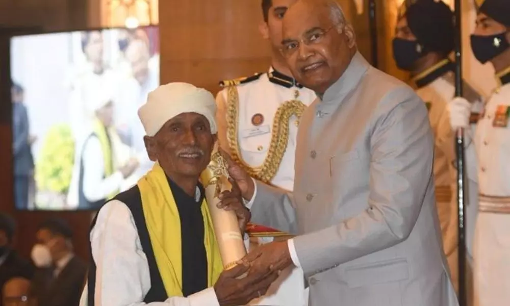 Gussadi Dance Performer Kanakaraju Received Fourth Highest Padma Shri Award Presented by Ram Nath Kovind