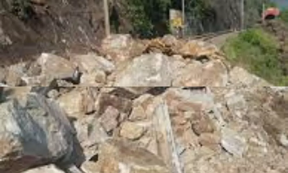 Boulders Fell on Visakha KK Line Railway Track | AP Latest News